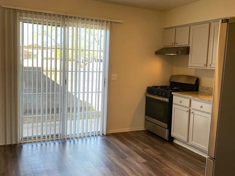 3320-3326 E Bermuda Ave — Photo 5