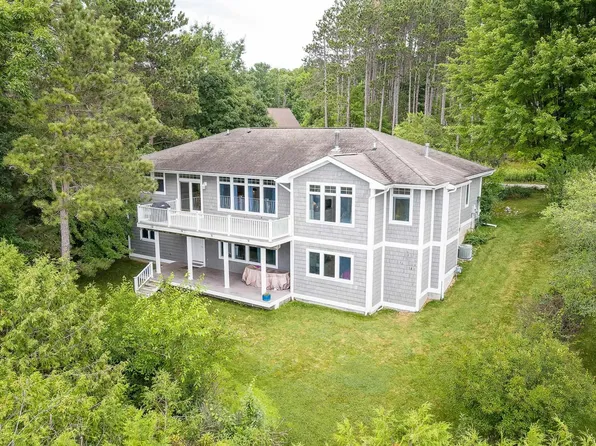 7267 Fredonia Way, Beulah, MI 49617