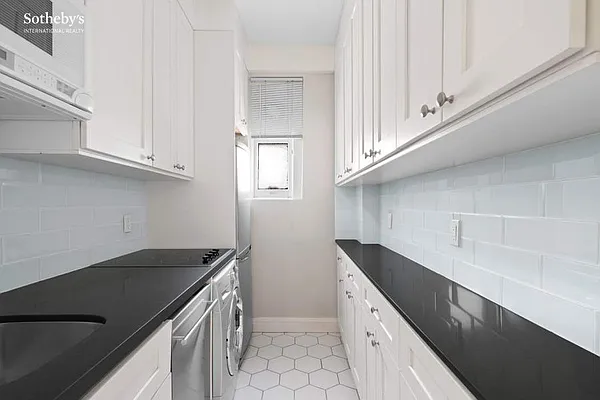 Sold by Sotheby's International Realty | media 9