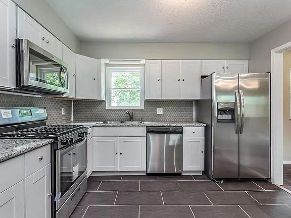 2nd image of 405 E Kings Gate Rd