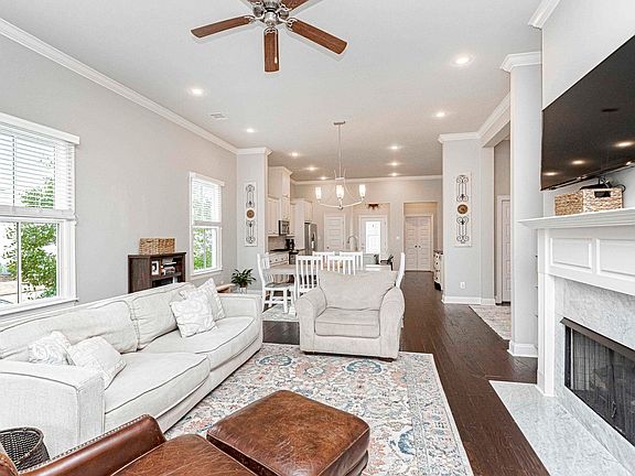 2nd image of 1158 Americana Blvd
