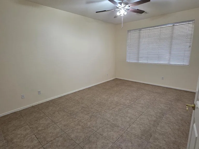 2709 W Redwood Ln — Photo 12