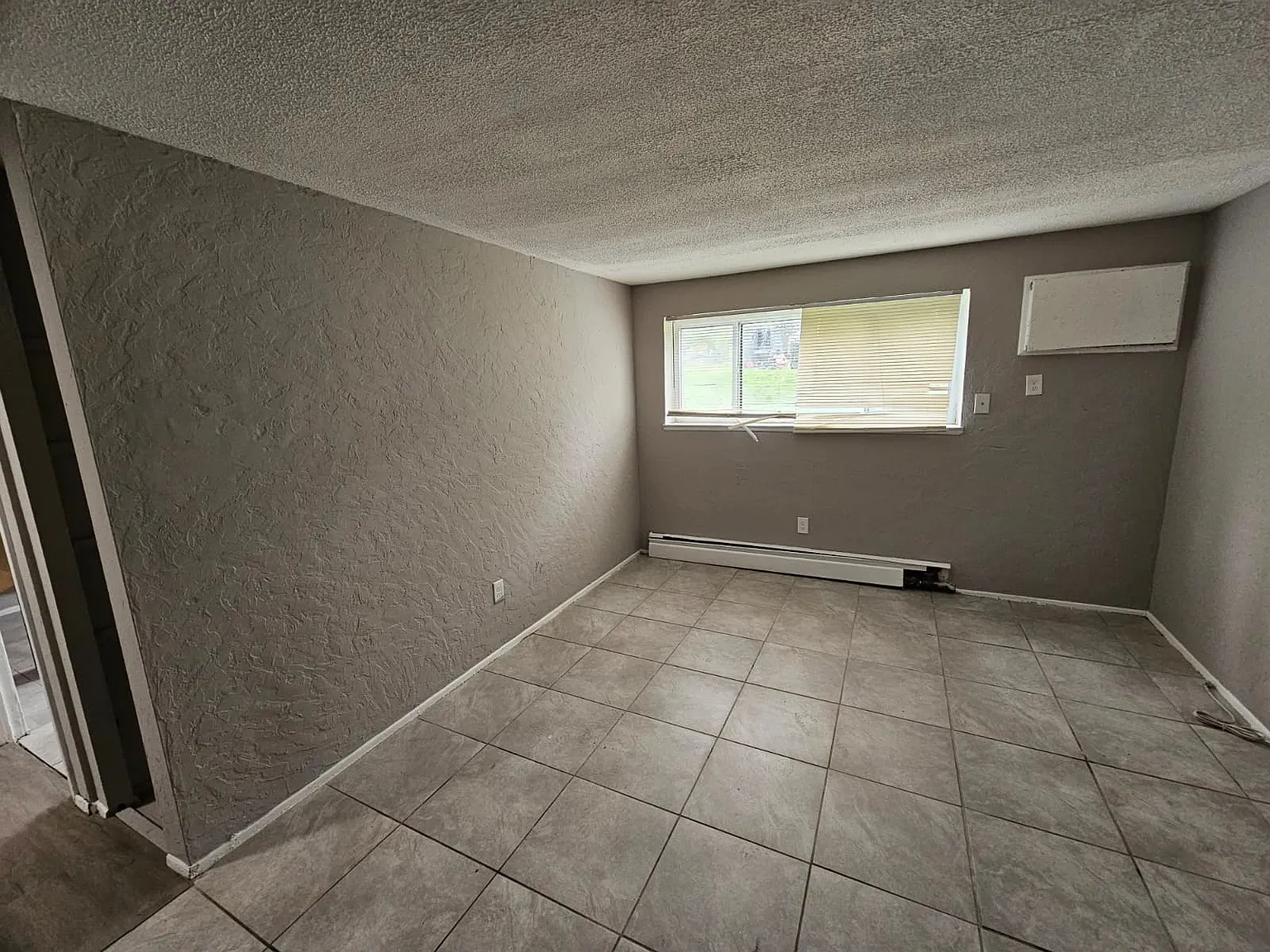 2 bed, 700 sqft, $900 — Photo 2