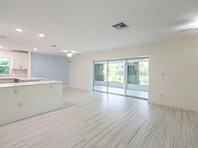 225 Georgetown Blvd — Photo 22