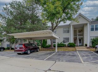 210 Sugar Lake Dr #6, Saint Peters, MO 63376