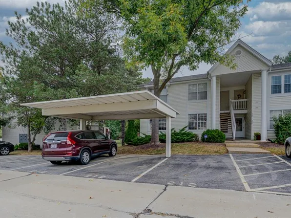 210 Sugar Lake Dr #6, Saint Peters, MO 63376
