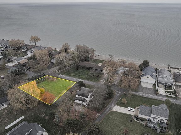 3rd image of Lakeshore Dr