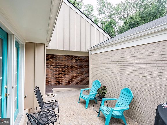 3rd image of 2825 Oakton Manor Ct