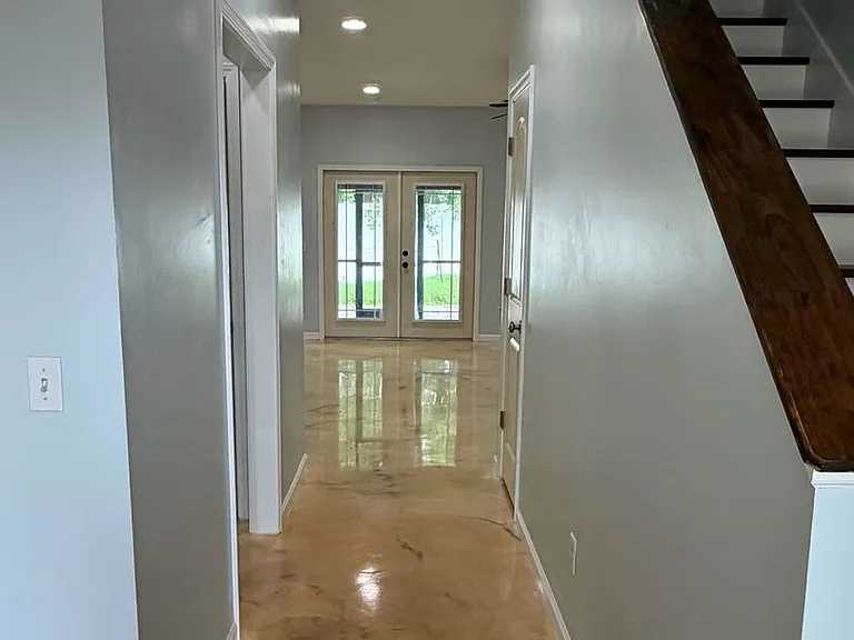 114 Paradise Ct — Photo 3