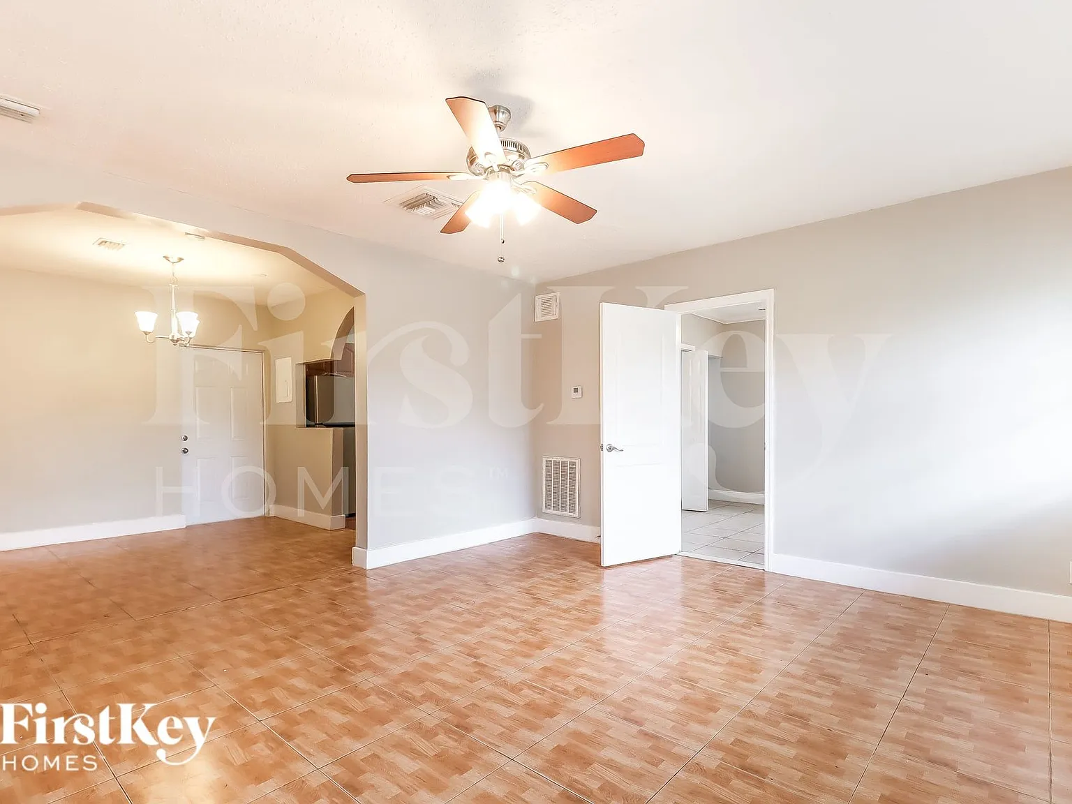3 bed, 2.0 bath, 1213 sqft, $2,925 — Photo 4