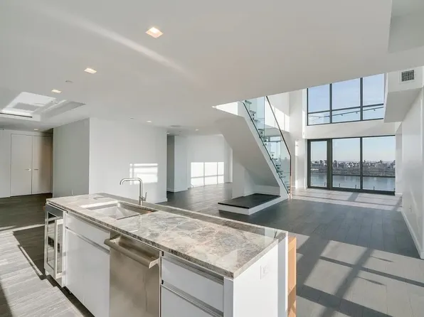 320 Adolphus Avenue image 4 of 35