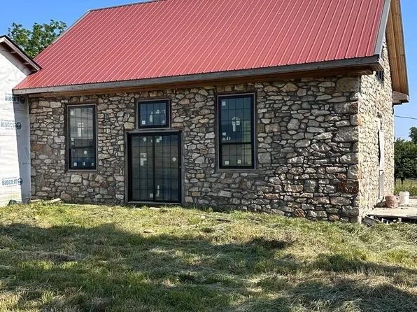 933 Twin County Rd, Honey Brook, PA 19344