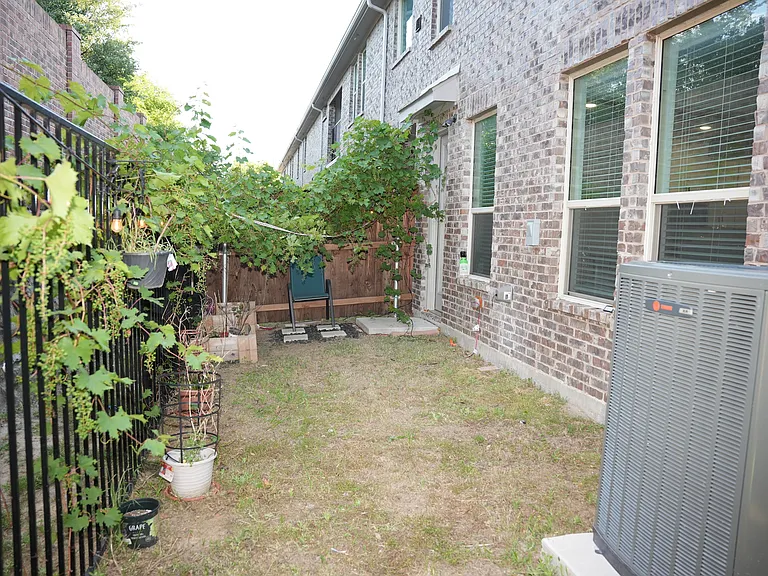 201 Tortugas Dr — Photo 27