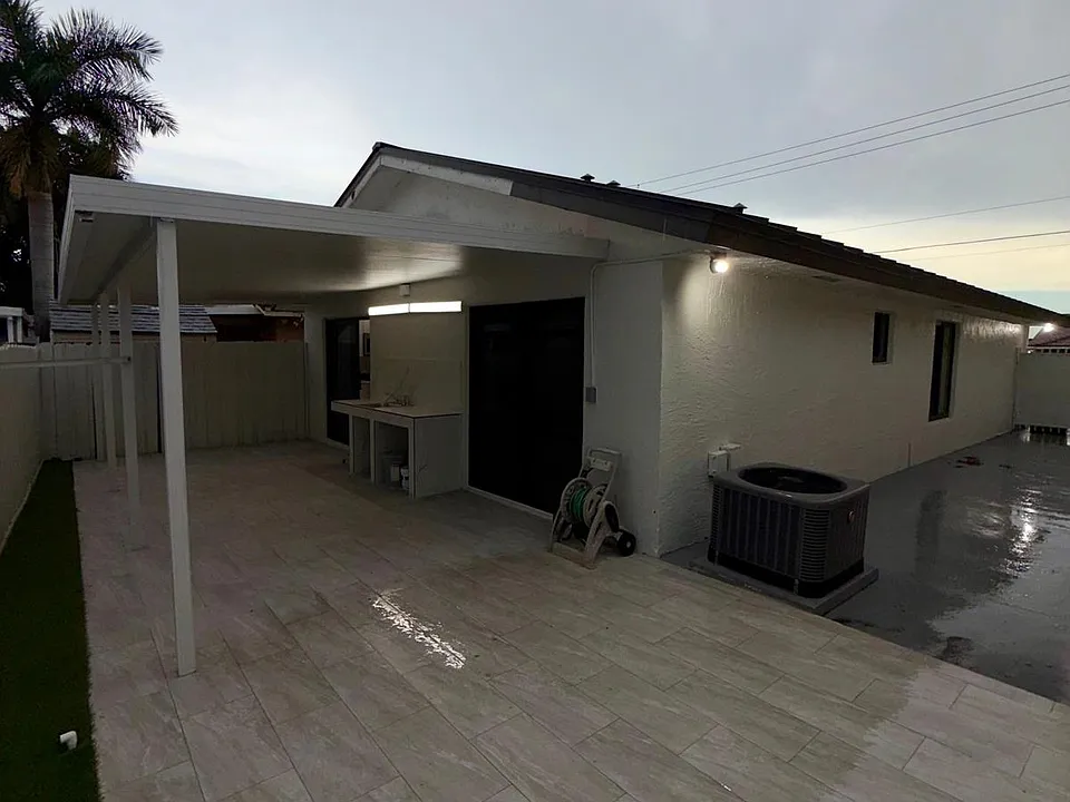 8945 NW 114th St