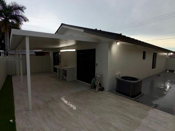 8945 NW 114th St