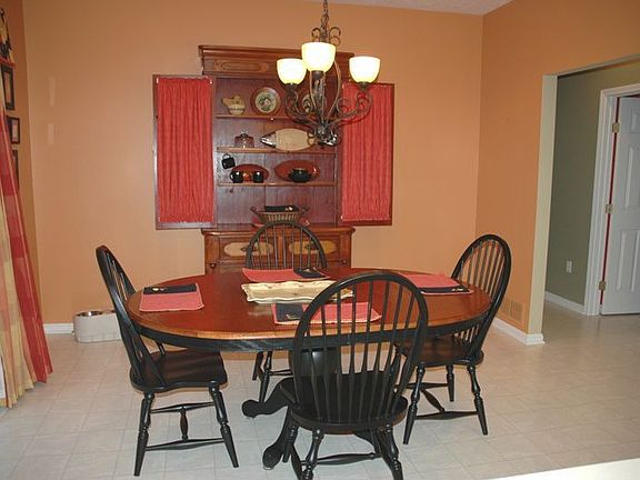 Eat-in Kitchen
