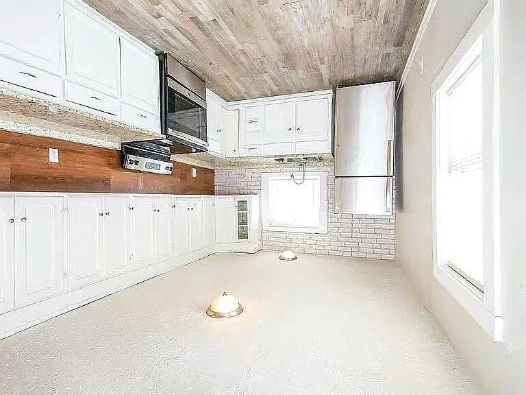 2616 Eastern Ave — Photo 5
