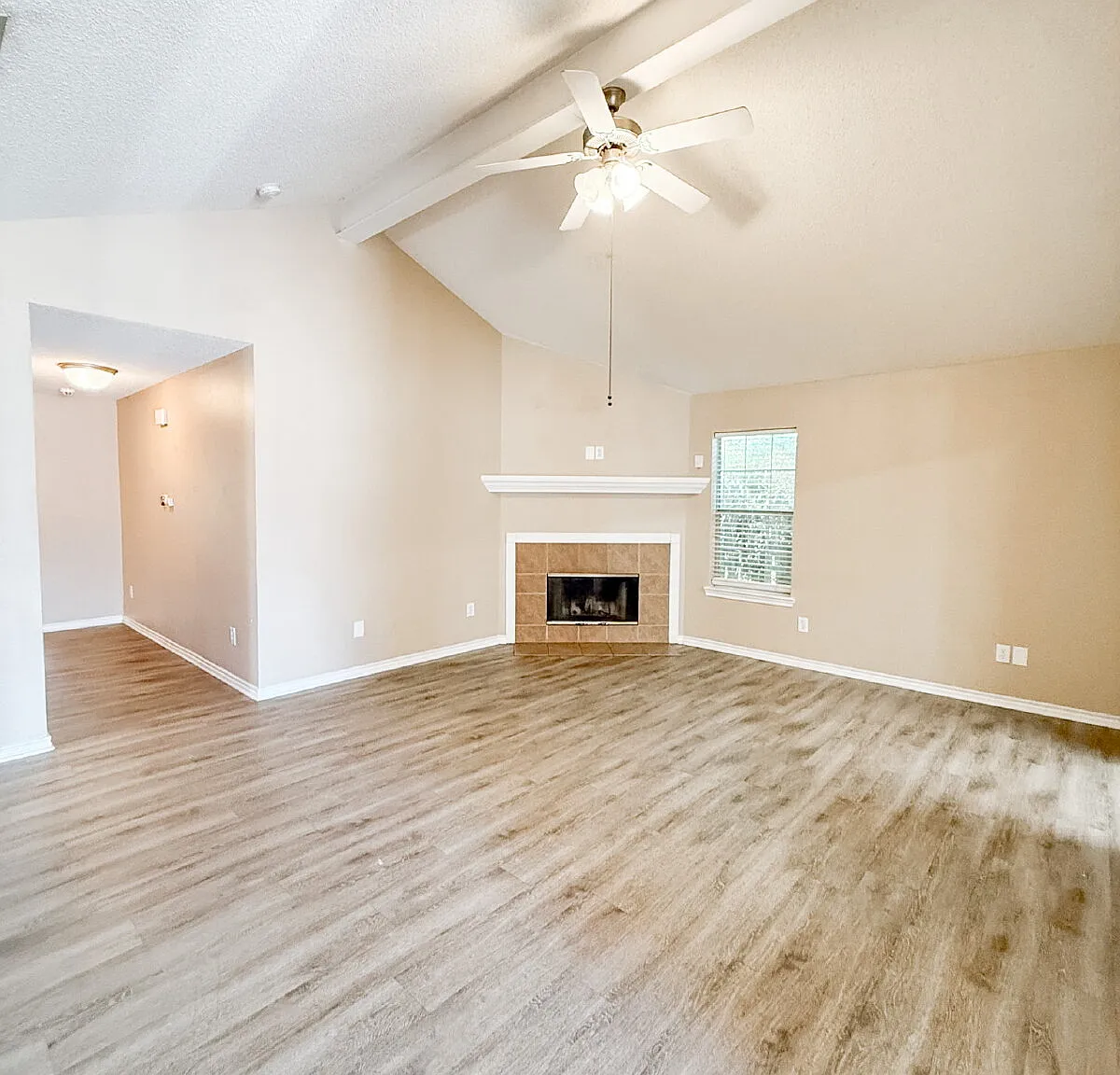 4 bed, 2.0 bath, 1755 sqft, $1,800 — Photo 3
