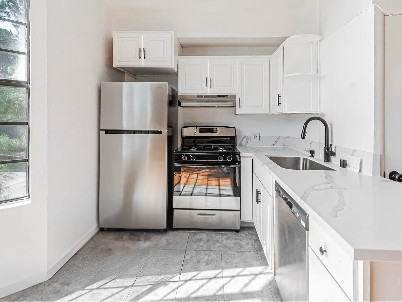1 bed, 625 sqft, $2,100 — Photo 2
