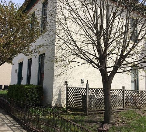 2nd image of 517 Brown St APT A