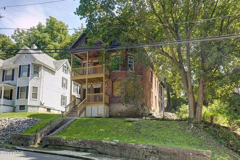3rd image of 223-225 Vrooman Avenue