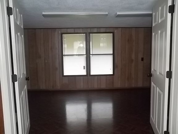 5th image of 613 N Pine Meadows Dr