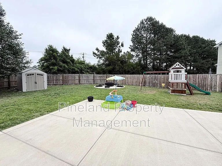 201 Old Colony Pl — Photo 26
