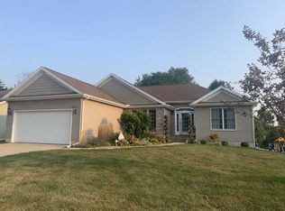 1102 Lindsey Ln, Heyworth, IL 61745