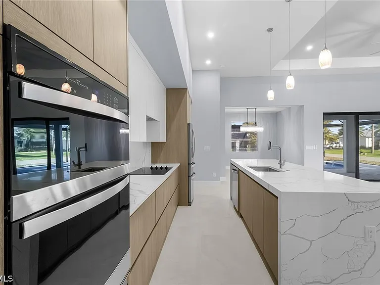 SW 35th Ave — Photo 8