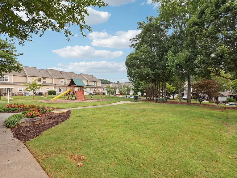 372 Azalea Cir — Photo 38