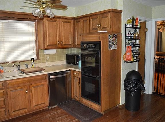 4th image of 10215 Briar Dr