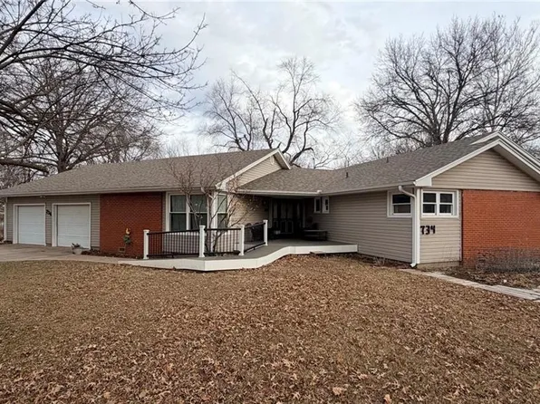 734 N Leonard St, Girard, KS 66743