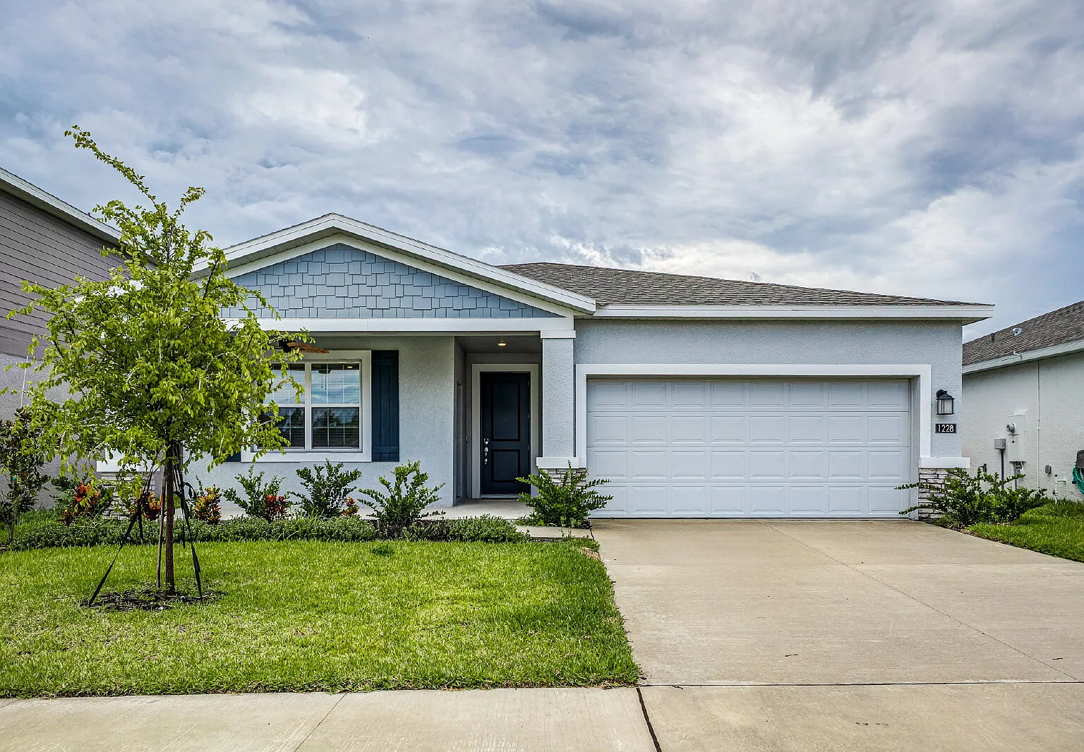 4 bed, 3.0 bath, 2093 sqft, $2,145 — Photo 2