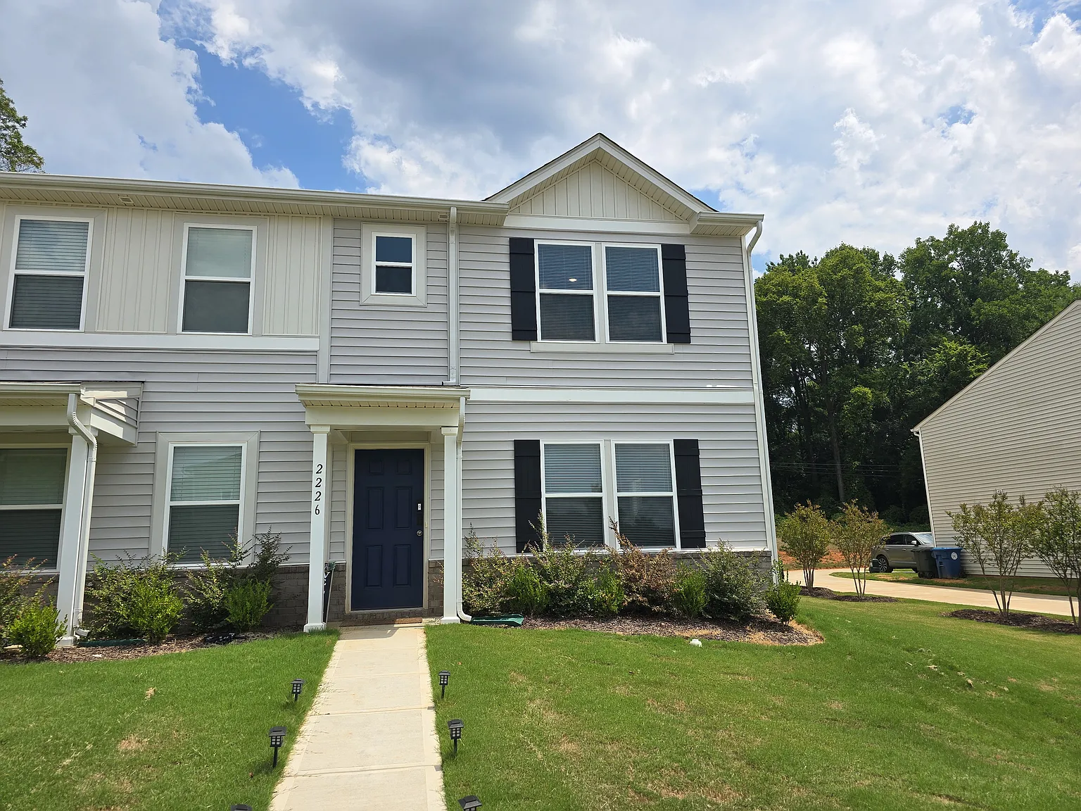 3 bed, 2.5 bath, 1521 sqft, $1,600 — Photo 1
