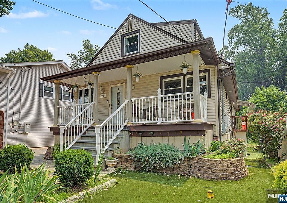 1st image of 92 Blauvelt Ave