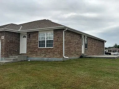 1104 Casey Court - B — Photo 2