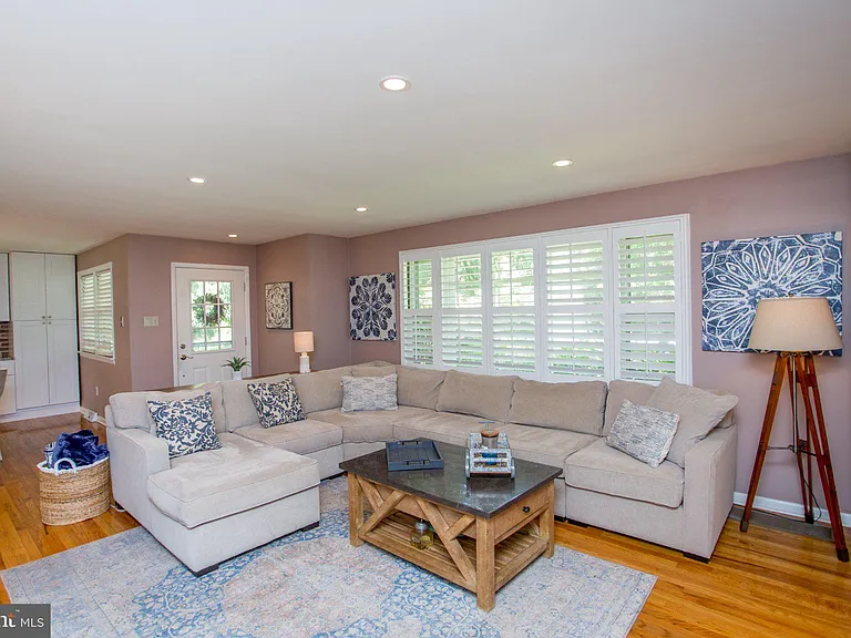 67 Townview Dr — Photo 9