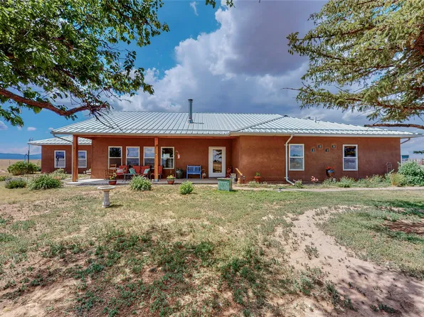 81 Akin Farm Rd, Estancia, NM 87016