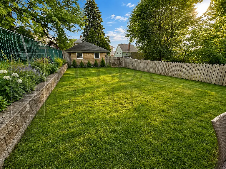 2361 Bensonia Ave — Photo 24