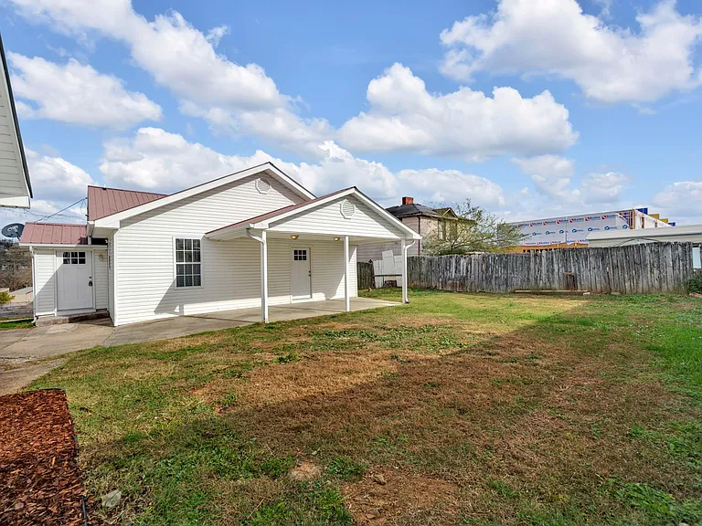 638 Branch St — Photo 17