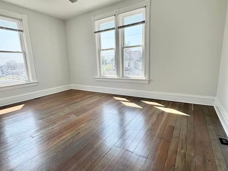 6828 Kenton Ave — Photo 11