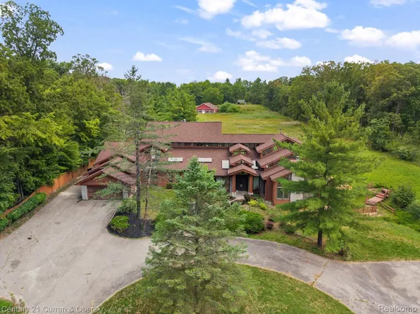 8785 Warren Rd, Plymouth, MI 48170