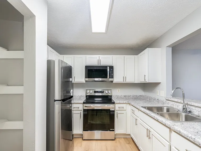 University Commons Apartments — Photo 40