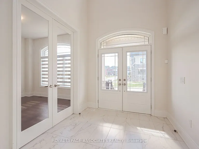 55 Raspberry Ridge Ave — Photo 4