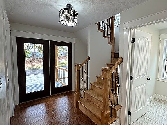 4th image of 259 Lakeview Dr