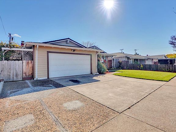 2nd image of 770 La Paloma Way