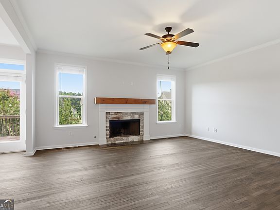 5th image of 375 Royal Sunset Dr