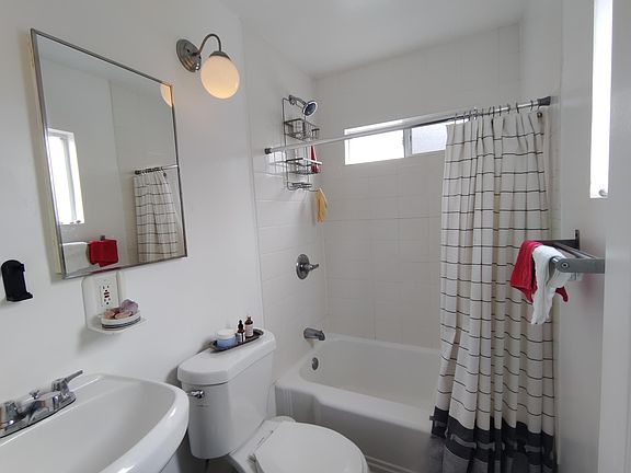 4th image of 4630 York Blvd #4