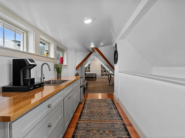 358 Broadway St #4 — Photo 9