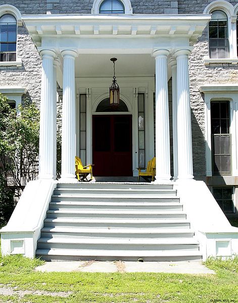 4th image of 123 PAVILION Avenue